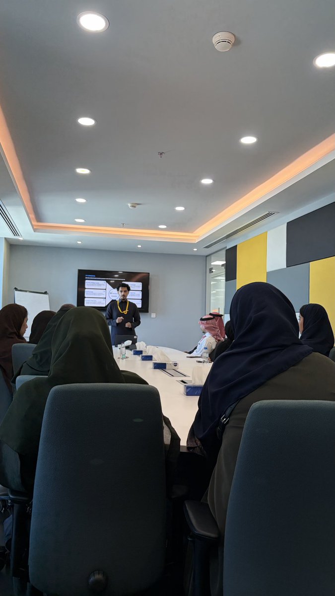MahaSultan06's tweet photo. تشرفت بزيارة شركة EY والتعرف على بيئة العمل .
تجربة جميلة وتعلمت منها كثير، شكرًا لكل القائمين عليها 🤍.
#EY https://t.co/Y8zXo8R9Tt