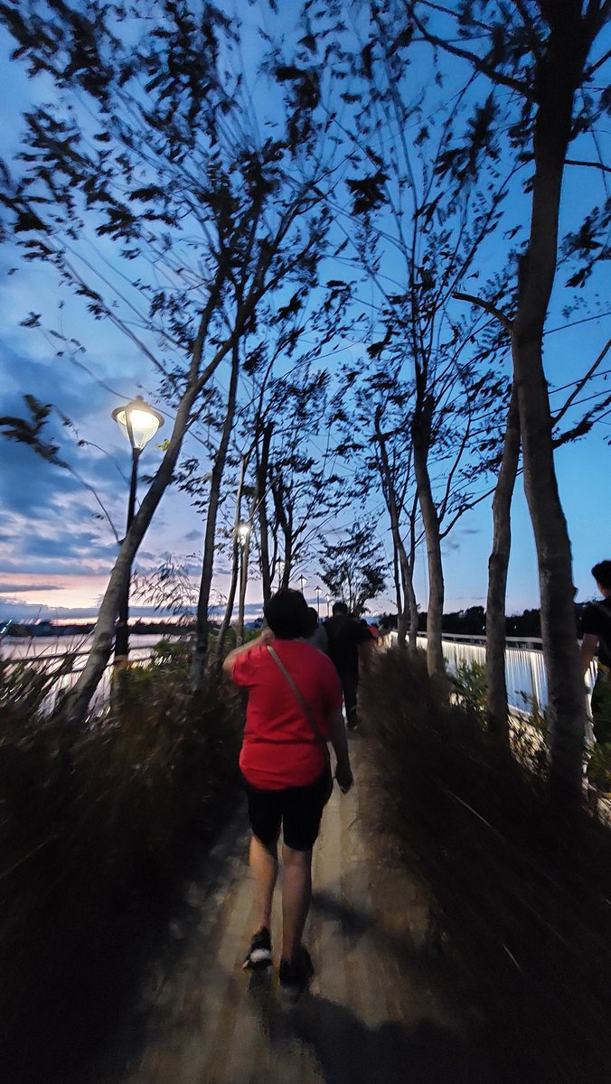 Took my parents to Polo Riverwalk for a jog. Of course, I didn't tell my mom that I was part of the project team. 10/10 ang verdict niya, so I treated her to dinner. My dad told me later on that mom knew all along. Hahaha