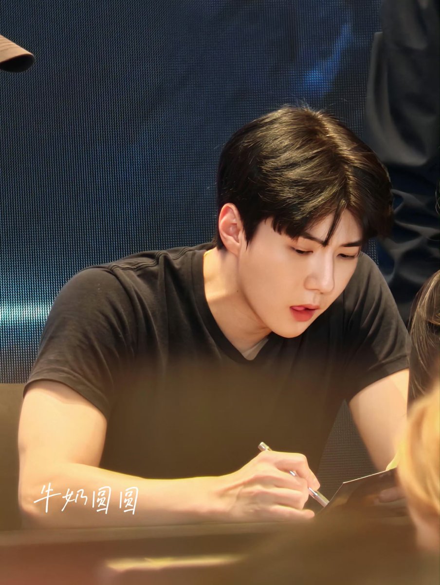 SeeHunbook's tweet image. 📷©️牛奶圆圆
#세훈 #SEHUN #吴世勋 #EXO