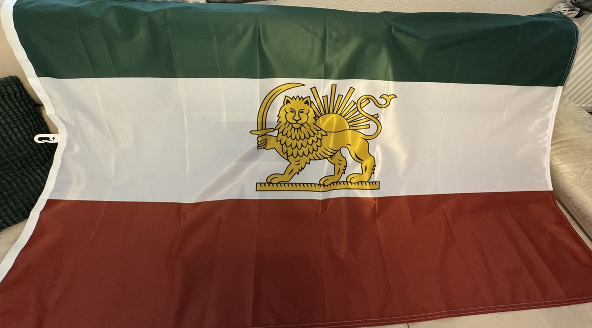 پرچم اومد و من 🫠
آپدیت پرچم:
اون جای اولی که سفارش دادم کنسل کرد و‌ مجبور شدم اینجا سفارش بدم:

wir-machen-druck.de/produkt-sortim…