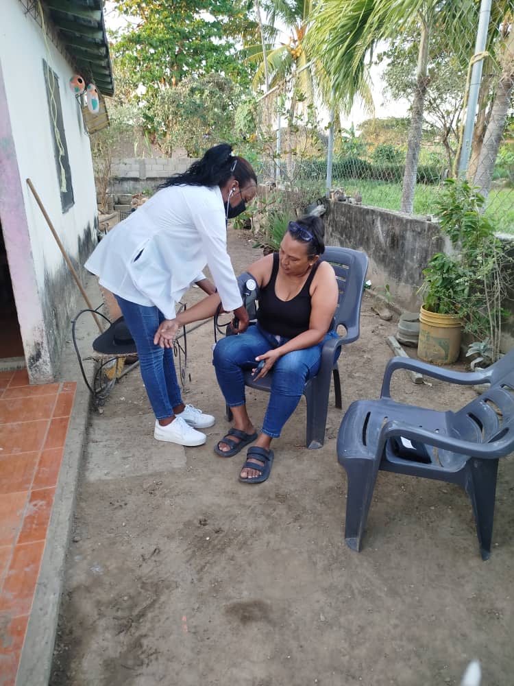 La medicina nos enseña a valorar cada momento y a ver la belleza de la vida en su fragilidad , donde hay amor la medicina , hay amor por la humanidad. Desde el CDI San Jerónimo de guayabal se realiza casa a casa por la Dra Eniulbis Illas Acosta .
#CubaPorLaVida 
#CubaCoopera