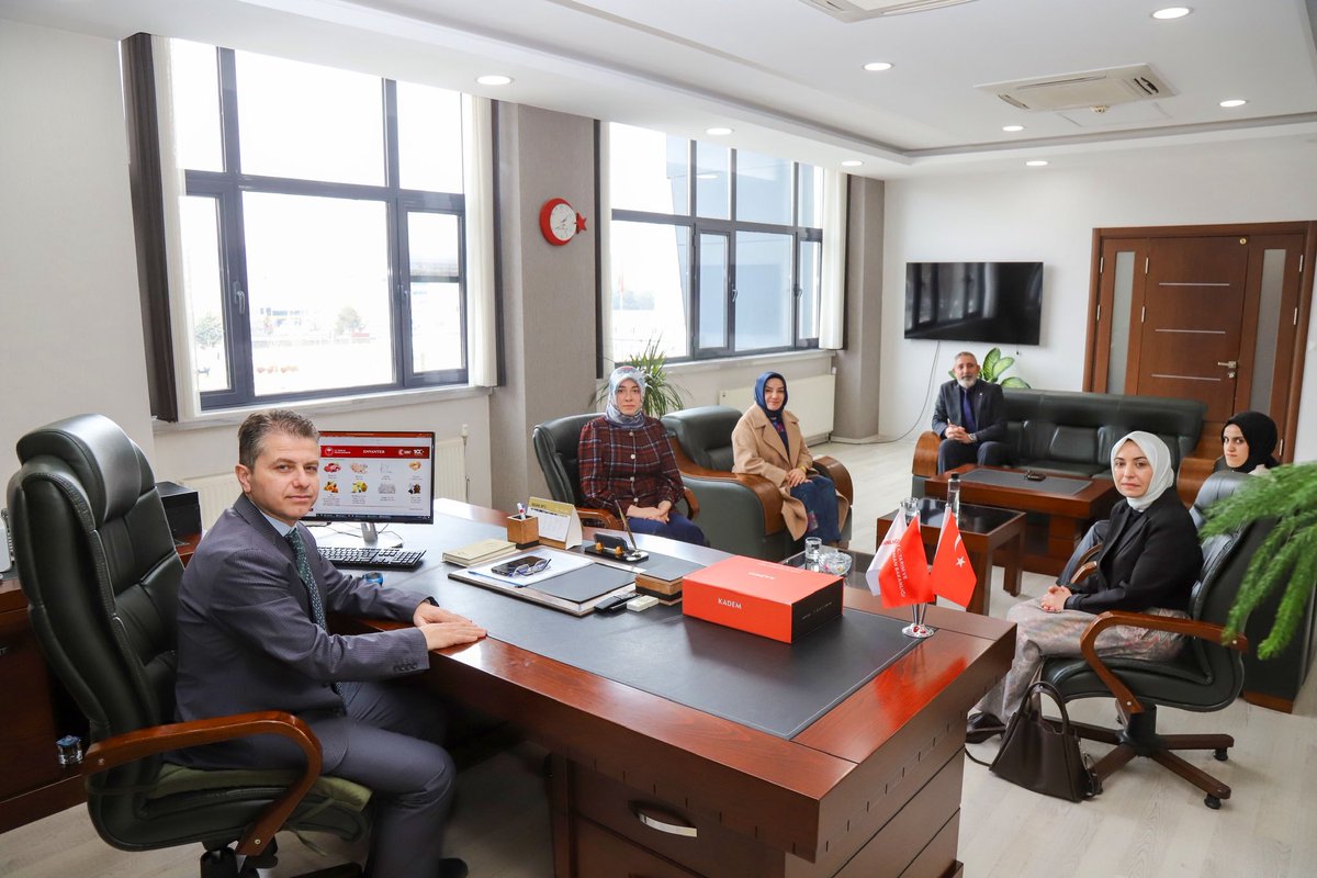 KADEM Bingöl İl Temsilcisi Sayın Merve Çelik ve beraberindeki heyet, İl Müdürümüz Mehmet Fatih Aktay’ı ziyaret etti.

Gerçekleştirilen ziyarette; Tarım ve Orman Bakanlığımızın kadınlara yönelik destekleme politikaları, kadın girişimciliğinin tarım sektöründeki yeri ve önemi ile