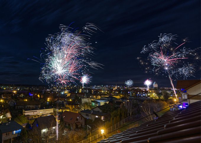 Znowu próbuje się zaorać całą branżę pirotechniki w Polsce.  Na czym zyskają Niemcy i Holendrzy jako nasi jedyni konkurenci w Europie.  

Najpierw:
 o co toczy się gra? 
- 25 tysięcy przedsiębiorców
- ponad 30 tysięcy pracowników
- 700 mln złotych obrotu rocznie
- Polska jest 5.