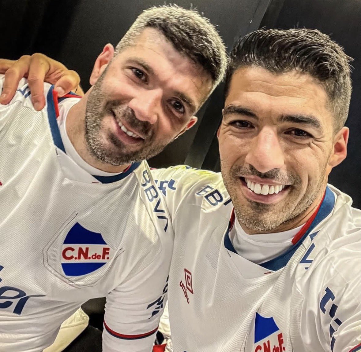 PasionTricolor1's tweet photo. ¡VAMO’ ARRIBA PUMA! 🇦🇷 

🇫🇷 Emmanuel Gigliotti anunció su retiro del fútbol profesional.

🏆 Campeón uruguayo con el DECANO en 2022, hizo 19 goles y dio seis asistencias en 67 partidos.

¡Éxitos argentino, gracias por defender los colores! 🔵⚪️🔴

#LaRadioDelHincha #PasionTricolorPlay https://t.co/2vryrDDUCv