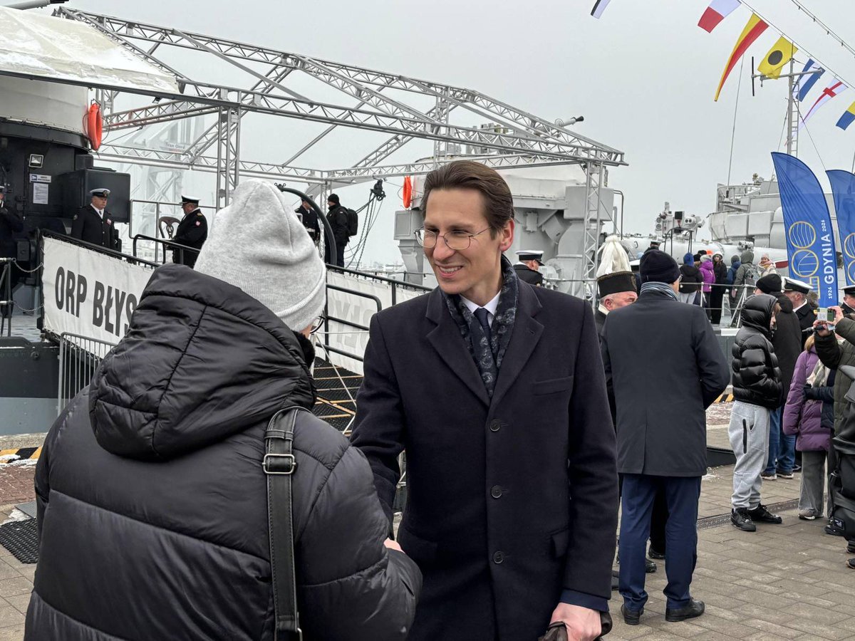 🎉Dziś Gdynia obchodzi swoje setne urodziny. Już na zawsze pozostanie żyjącym pomnikiem chwały Rzeczypospolitej!🇵🇱

⚓️Powstanie Gdyni było efektem odzyskania przez Polskę niepodległości i dostępu do morza po I wojnie światowej – na mocy Traktatu Wersalskiego. Budowa portu stała