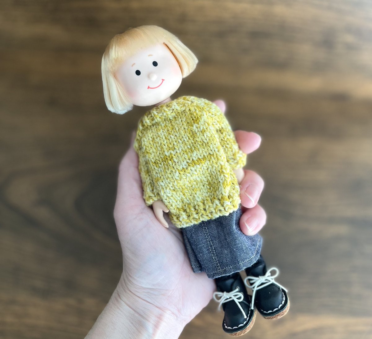 ニコルちゃん、とうもろこし色のセーターかわいいね #マドレーヌちゃん