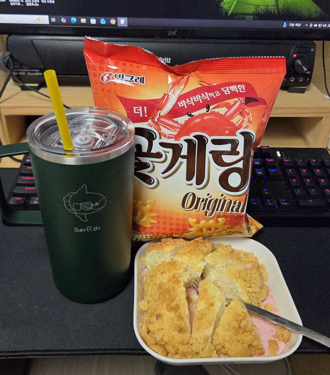 오랜만에 꽃게랑🤤
이 시간에 아이스 아메 마셔도 2시되면 잠 잘 오는 이상한 체질