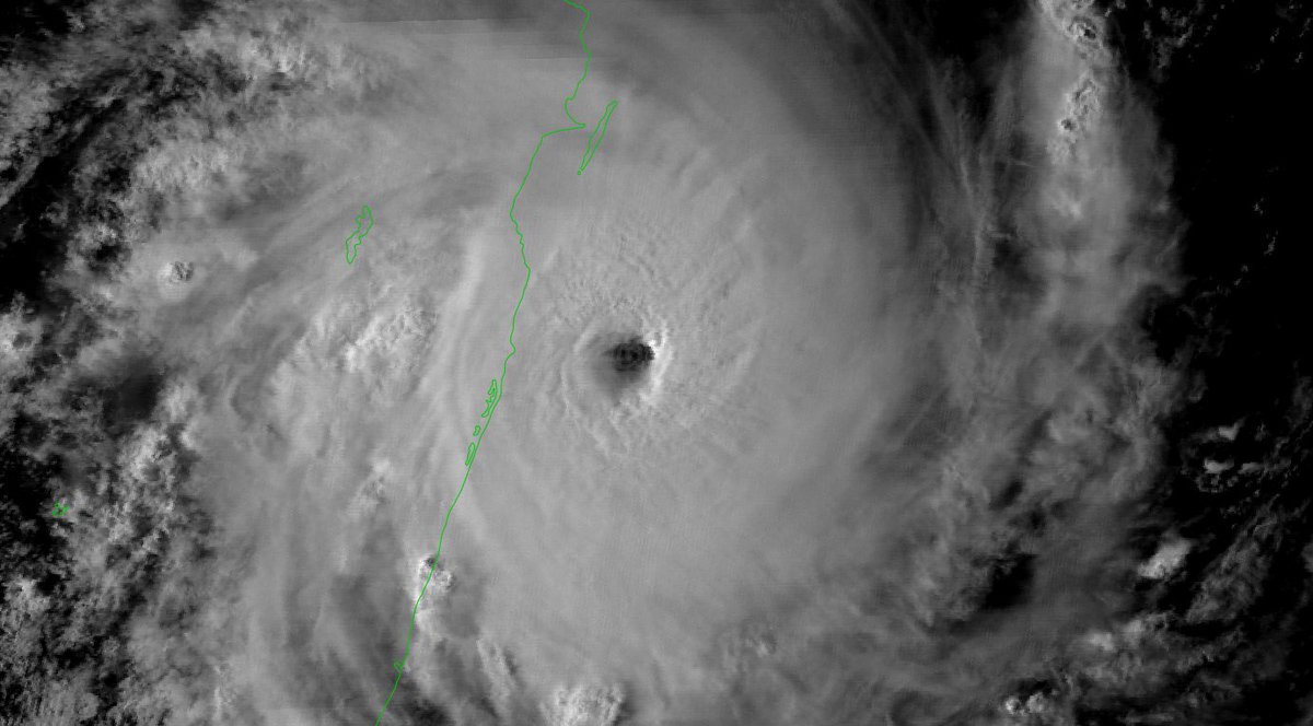 Cyclone Gezani on collision course with Madagascar
New video update: youtube.com/watch?v=5Uku39…