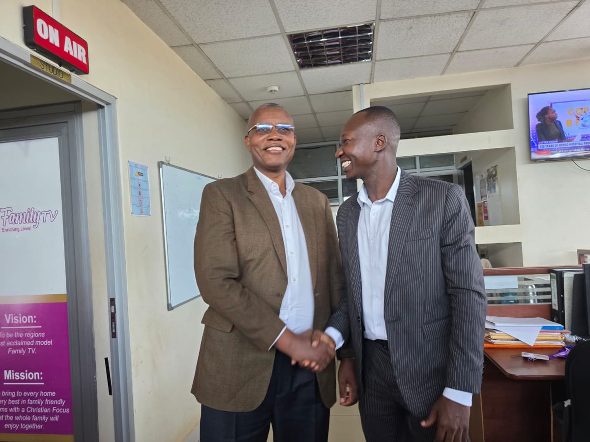 coufamilytv's tweet photo. Okwalinga Peter from @NIRA_Ug shakes hands with managing Director COU Family TV, Amos Mwesgye after #IssuesAtHand. Have you checked your ID status yet? #NIRA #COUFamillyTV https://t.co/fFvQO5gB67