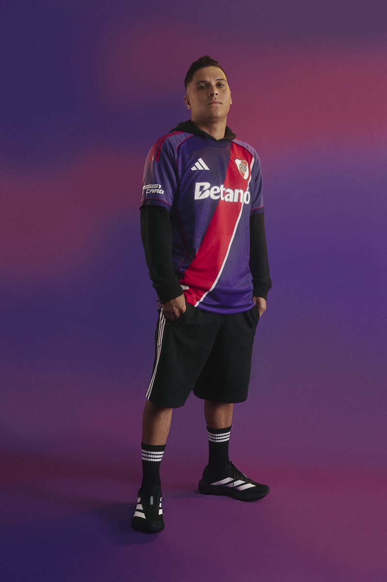 sariskleit's tweet image. LA NUEVA TERCERA CAMISETA DE @RiverPlate ❤️
@adidas