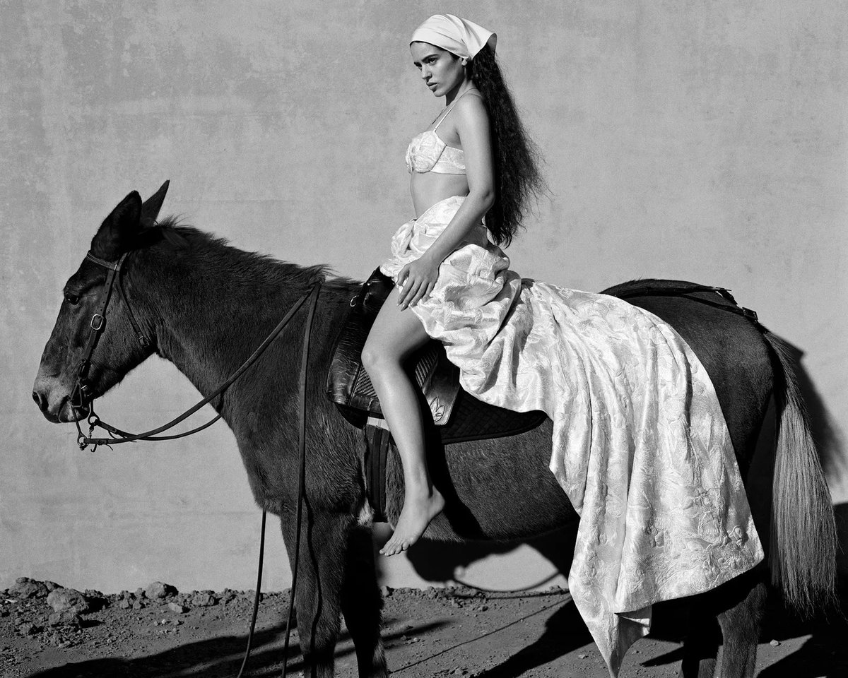 rosaliacrave's tweet image. rosalía's new shoot for vogue usa is incredible oh wow, oh wow...