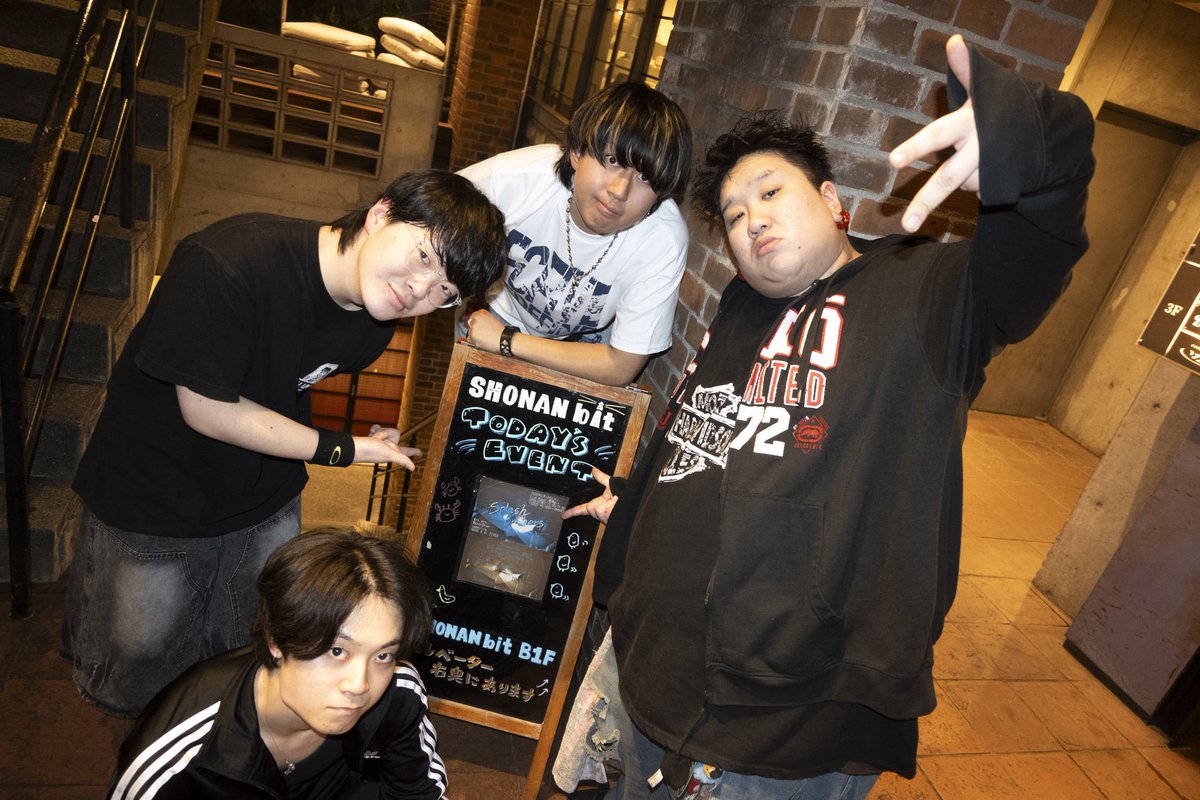 2/10 湘南bitありがとうございました！

WaterDrop5周年おめでとう🍾

Set list
1.Justice
2.Homies
3.星明
4.Unhappy Song
5.Re:Inspire
6.Pissed off
7.Encourage
8.Hero
9.つよがり
10.Regret
11.茜（feat.有馬秀太from WaterDrop）
12.The Answer