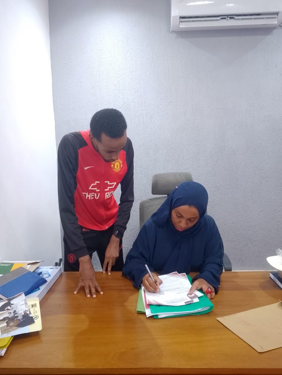 YouthLamu's tweet image. Hon. Abdulfatah facilitated the submission of a memorandum on grazing corridors &amp;amp; community land issues on behalf of Hon. Mohamed Twalal, received by CECM Tashrifa—a key step toward sustainable solutions in Witu Ward.  #CommunityLand #GrazingCorridors #YouthLeadership