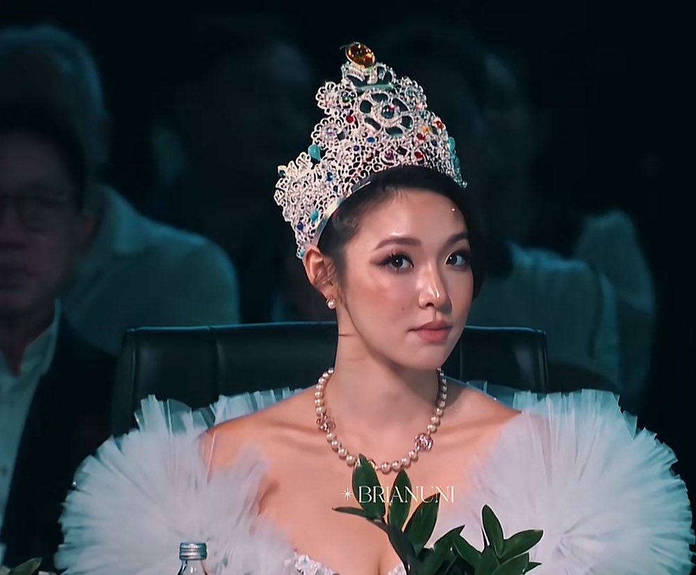 อีกคนหลานประธานา ลูกอีลีท อีกคนตำแหน่งนางงามโลก มงแรกของเกาหลีใต้

นิวยอร์กแคบแค่นั้น แต่หากันไม่เจอ แต่ได้มาเจอที่เกาะเล็กๆแค่นี้
เหมาะสมมาก😭💖กุควรอิจฉาใคร

#singlesinferno5