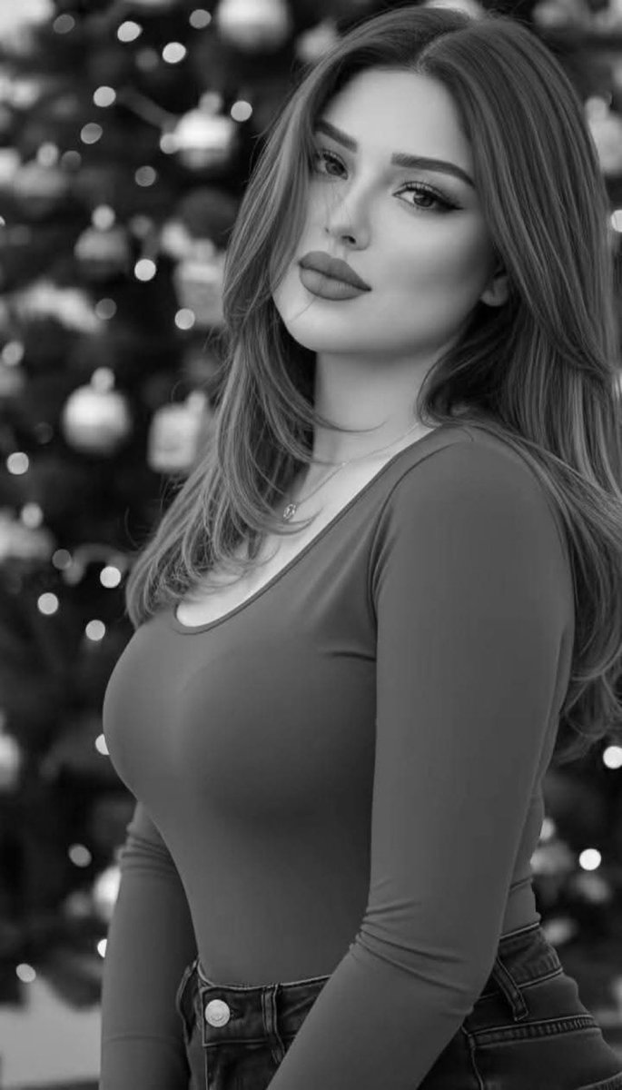 ماقول تفرق في عيوني عن الناس
            العيـن مـافيها مـن الناس غيرك …♥️