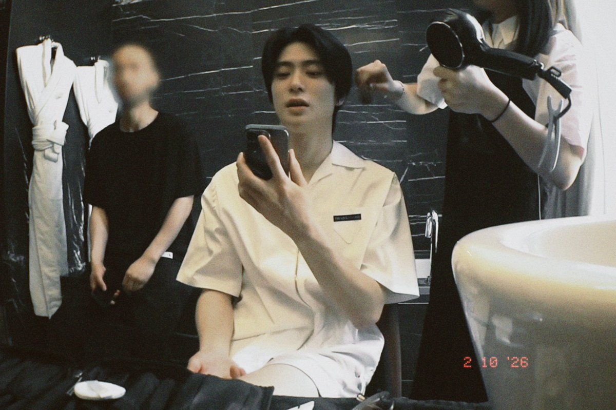 : ปะป๊าแต่งตัวเสร็จแล้วอย่าลืมไปแต่งตัวลูกด้วยนะ
; ไอแต่งเสดก่อนแด๊ดอีกคนจ๋วยย