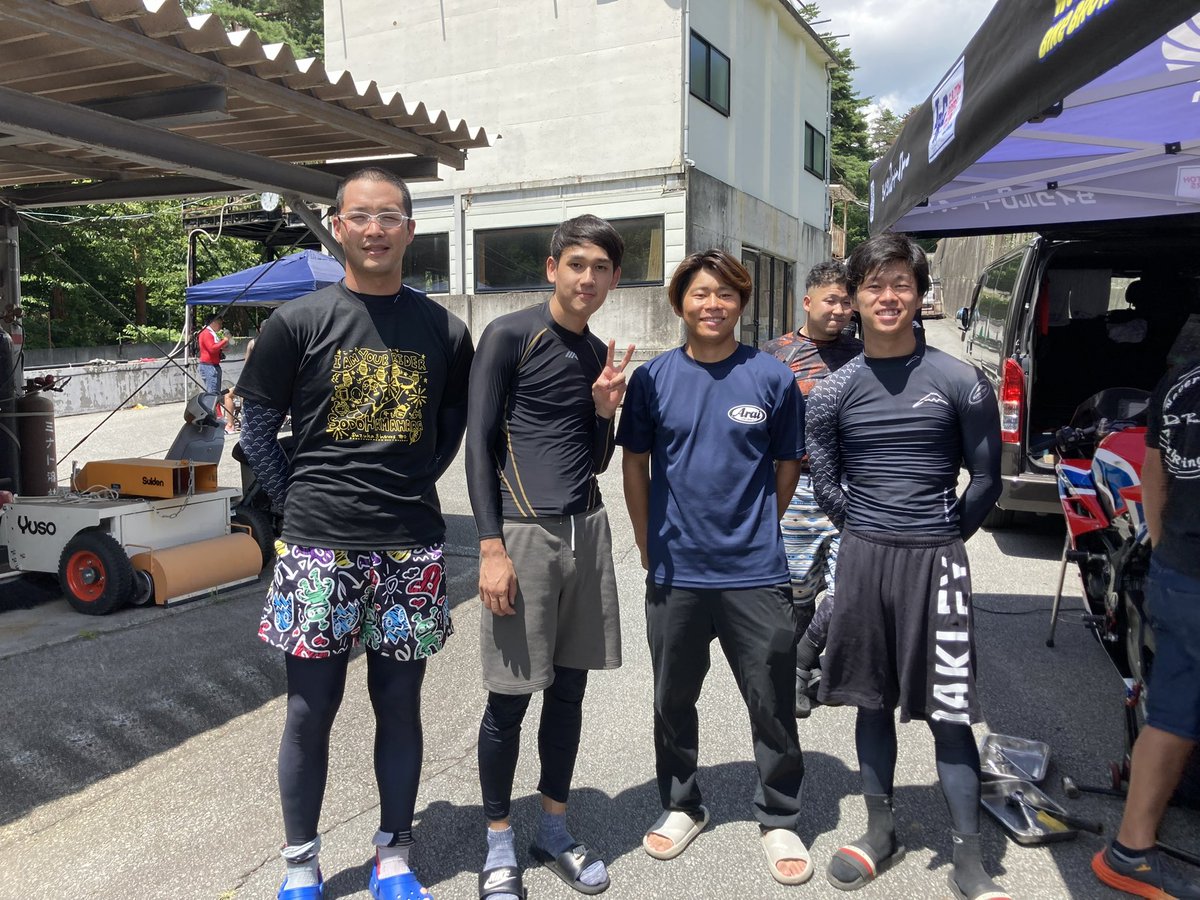 私のキャラバンを売ってくれた、父の友人が肺がんで先日他界してしまいました。
小倉選手が大好きで、何かグッズを入れてあげたいのですが私が何も持っていません。
もしほんとに良ければ何かグッズを購入または譲って下さる方いませんでしょうか。
お手数ですが拡散等で力を貸してください。