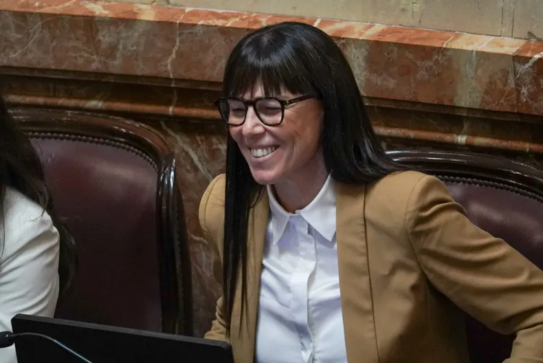 A un día de la votación de la reforma laboral, <a href="/julietacorroza/">Julieta Corroza</a>  repite que la postura es  “no ir contra los derechos de los trabajadores” y votar lo que sea “lo mejor para Neuquén”. Y miente que la reforma de Milei no va a afectar a los CCT de Neuquén. Osea, va a votar a favor.