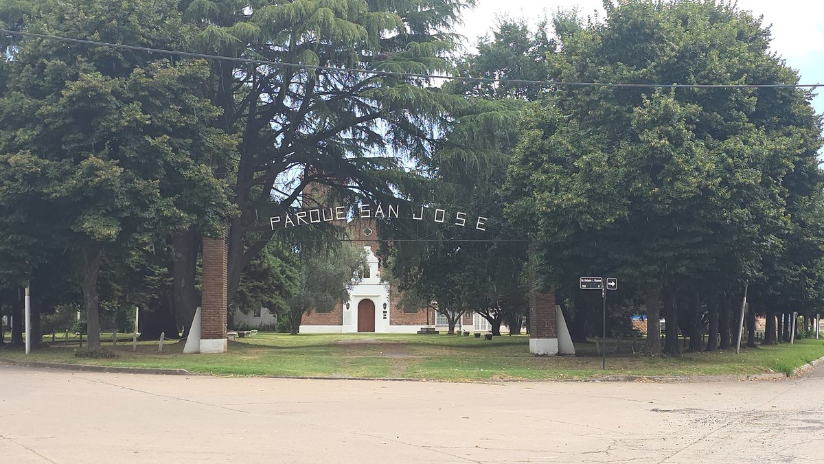 MuniChivilcoy's tweet image. 🌿 Moquehuá sigue creciendo con gestión y cercanía
La delegada municipal Sofía Matteucci expresó su alegría por este nuevo desafío al frente de la localidad y destacó la continuidad del trabajo realizado:
🗣️ “Queremos sostener una Moquehuá bella, limpia, ordenada y con vecinos