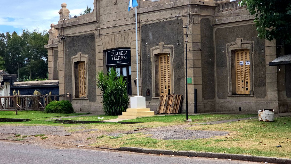 MuniChivilcoy's tweet image. 🌿 Moquehuá sigue creciendo con gestión y cercanía
La delegada municipal Sofía Matteucci expresó su alegría por este nuevo desafío al frente de la localidad y destacó la continuidad del trabajo realizado:
🗣️ “Queremos sostener una Moquehuá bella, limpia, ordenada y con vecinos
