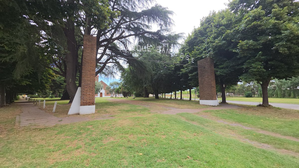 MuniChivilcoy's tweet image. 🌿 Moquehuá sigue creciendo con gestión y cercanía
La delegada municipal Sofía Matteucci expresó su alegría por este nuevo desafío al frente de la localidad y destacó la continuidad del trabajo realizado:
🗣️ “Queremos sostener una Moquehuá bella, limpia, ordenada y con vecinos