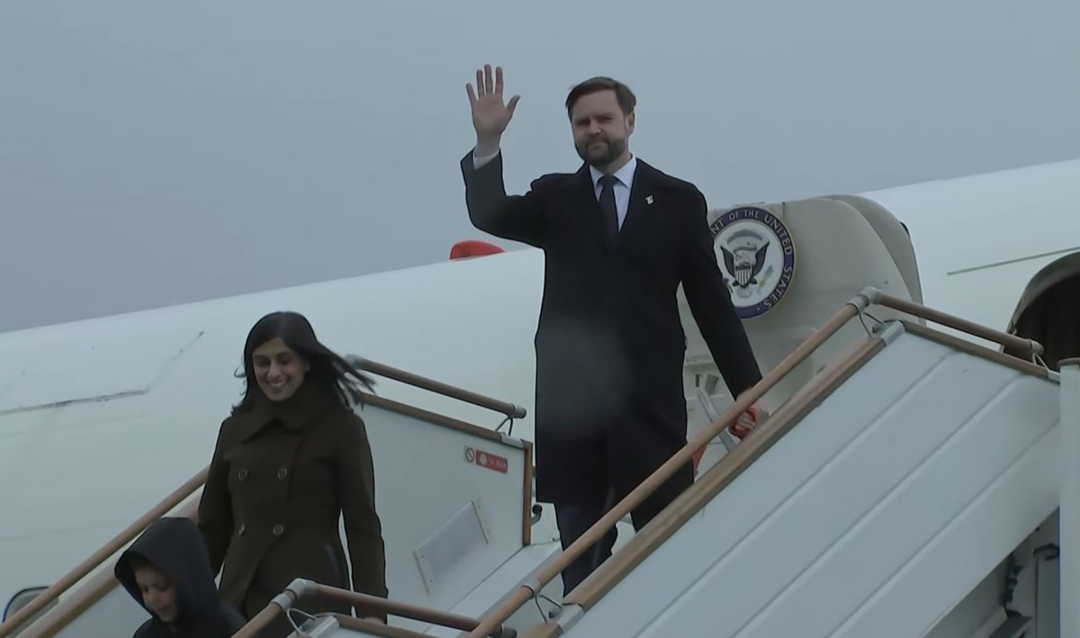 JenniferJJacobs's tweet photo. The @VP, JD Vance, has arrived in Azerbaijan with the second lady and the kids https://t.co/4fTAmV27ch