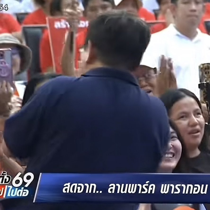 w0buzhidax's tweet image. จะไม่ให้เท้งดูเมาะ ๆ แมะ ๆ ได้ไง คุณพ่อก็ทรงธรรมดามาก เห็นกี่คลิปก็ใส่แต่เสื้อโปโลกับกางเกงขาสั้น รองเท้าผ้าใบ