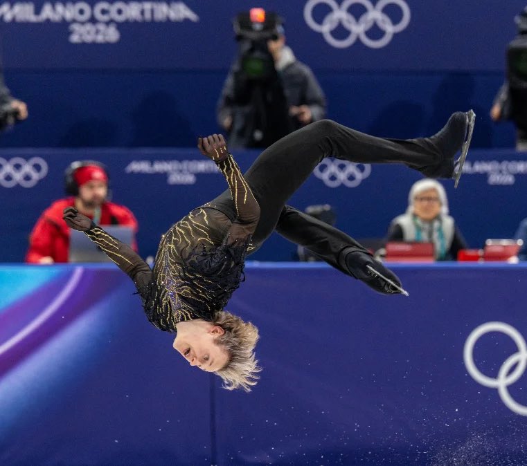 Aquí tienes 5️⃣ datos clave si vas a ver patinaje artístico individual masculino por primera vez… porque compite 🇪🇸 Tomàs Guarino (o la estrella 🇺🇸 Ilia Malinin) [18:30h]:

1) Qué es:
Es una disciplina de patinaje artístico sobre hielo donde cada patinador presenta programas