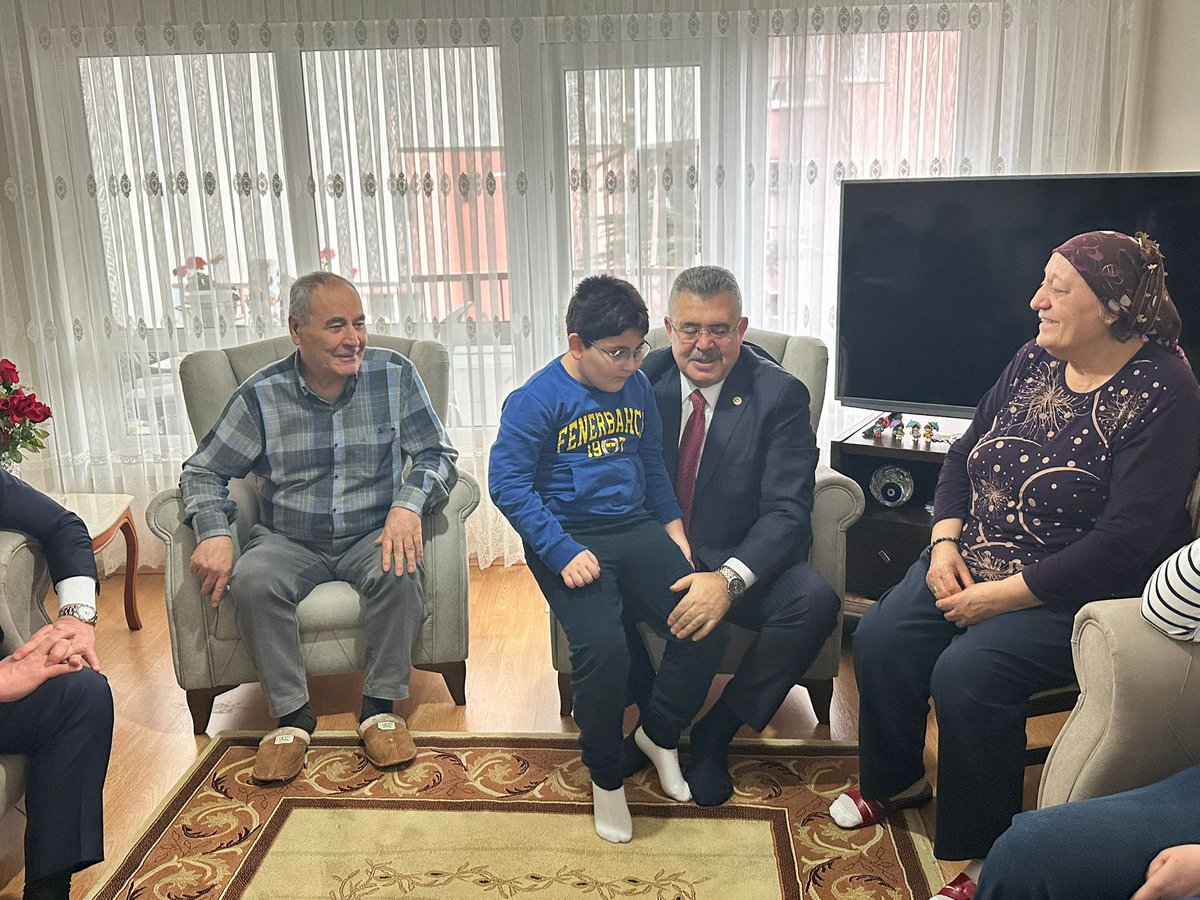 📍 Ankara

İstanbul Milletvekilimiz, Adalet Komisyonu Başkanımız Sn. <a href="/cuneytyuksel_/">Prof. Dr. Cüneyt Yüksel</a> ile birlikte, TÜVTÜRK istasyonunda meydana gelen menfur saldırı sonucu hayatını kaybeden Polis Memurumuz Melih Okan Keskin’in saygıdeğer ailesini ziyaret ettik. 🇹🇷

Merhum polisimizin geride