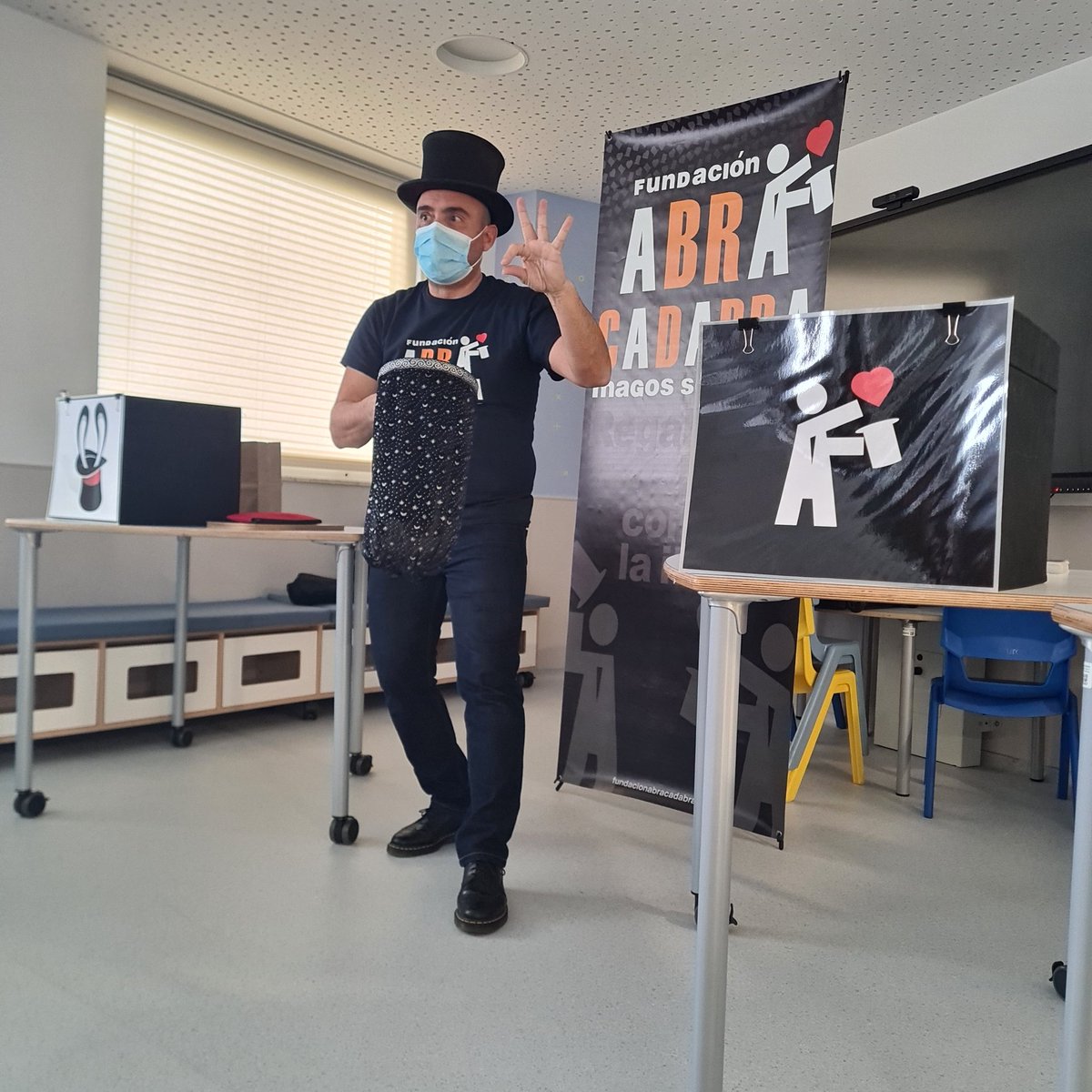 Aula Hospital La Paz tweet media