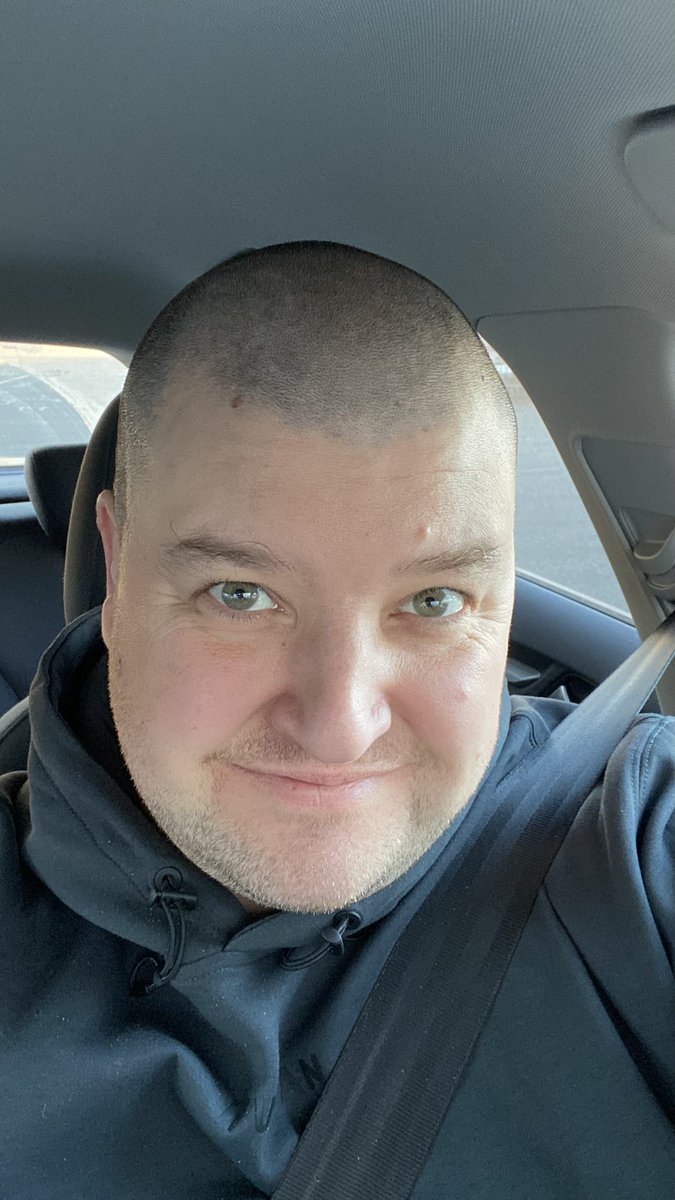 I got my short haircut because I felt for it. Or because it’s Carrick you know. Because we won four in a row. Now where is my million followers? I think you know what I’m talking about😁💇🏻‍♂️ it’s nice to look like a teenager again😎🇾🇪