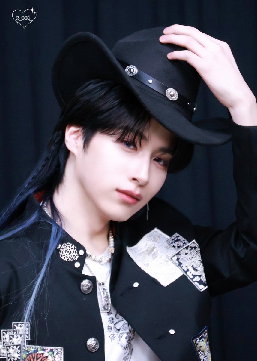 260201

🖤

#원어스 #ONEUS #시온 #XION #손동주