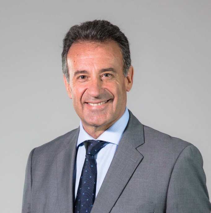 Como se extraña al Dr Salinas en el Ministerio de Salud Pública, La actual Ministra carece de autocritica, empatía y sorprende su devoción por las cámaras, flashes y exposicion en redes, su desempeño es magro y su discurso de la salud mental, fue solo para la tribuna.Lamentable