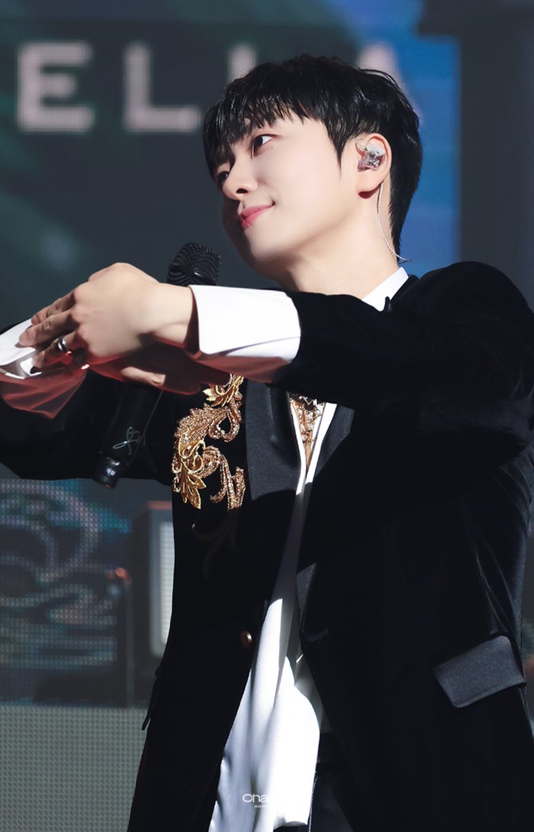 ChangeOnmyLife's tweet image. 나 안아.. (세로 crop)

#포레스텔라 #고우림