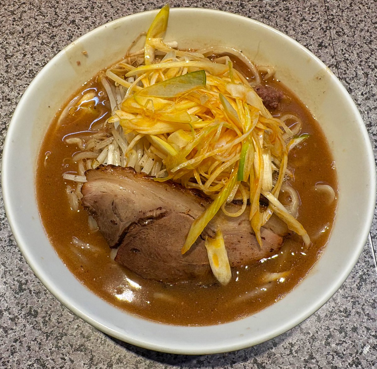 蒲田「ラーメン宮郎」！

濃厚味噌におぼれる幸せ…
中毒性バツグンの限定”ラーメン味噌郎”

favoriteslibrary-ramen.com/archives/miyar…