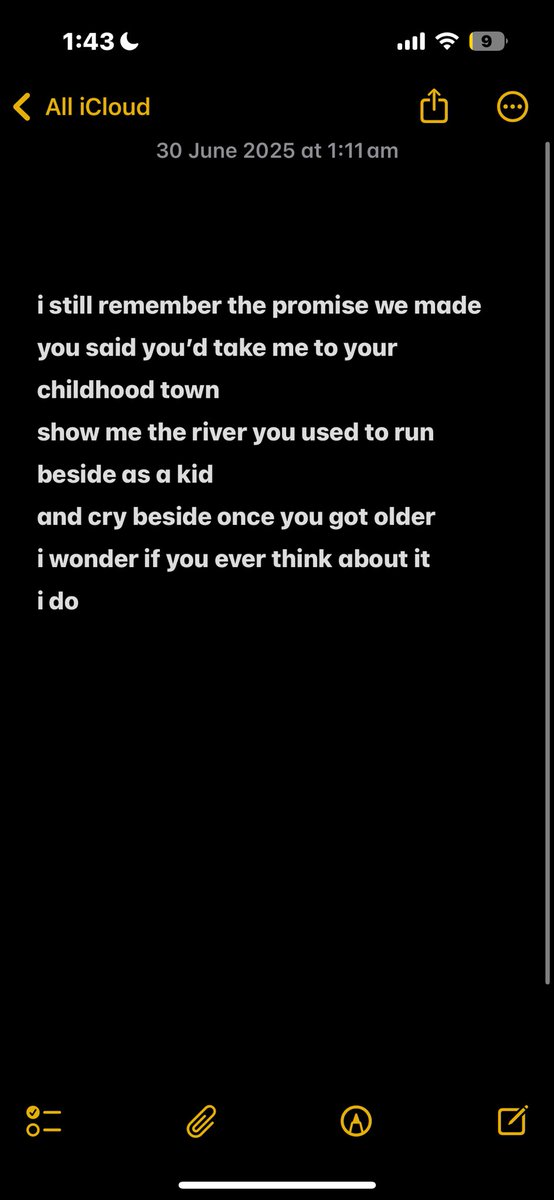 hyuneselca's tweet photo. does anyone recognise this poem from anywhere or did i actually write it i have no recollection of this who the hell is it about https://t.co/bbOHNY0hRY