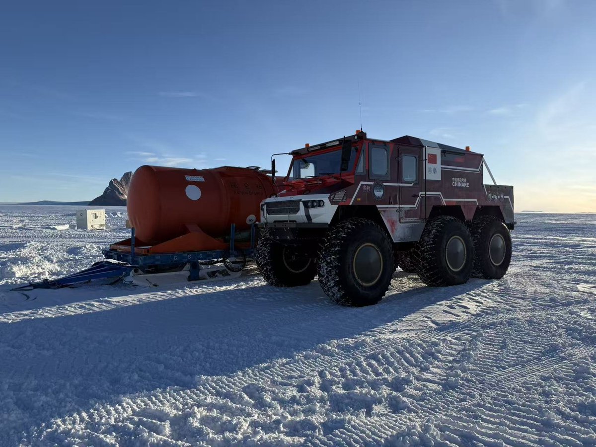 "Designed by China" and "Made in China" are so cool!

🇨🇳China's home-grown Snow Leopard 6×6 wheeled vehicle has completed extreme environment testing in the🇦🇶🐧#Antarctic interior, traveling more than 10,000 km with zero failures.