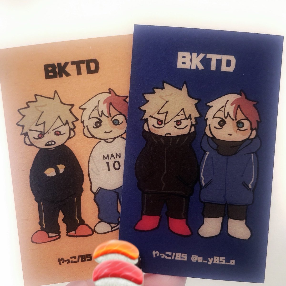 新刊のオマケカードは画像の 2枚セットor 2枚一緒 の、どちらかをお