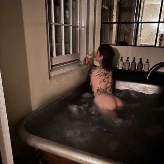 misslilith37's tweet photo. This &amp; I drown you 😍 https://t.co/c0HtgSaGxH