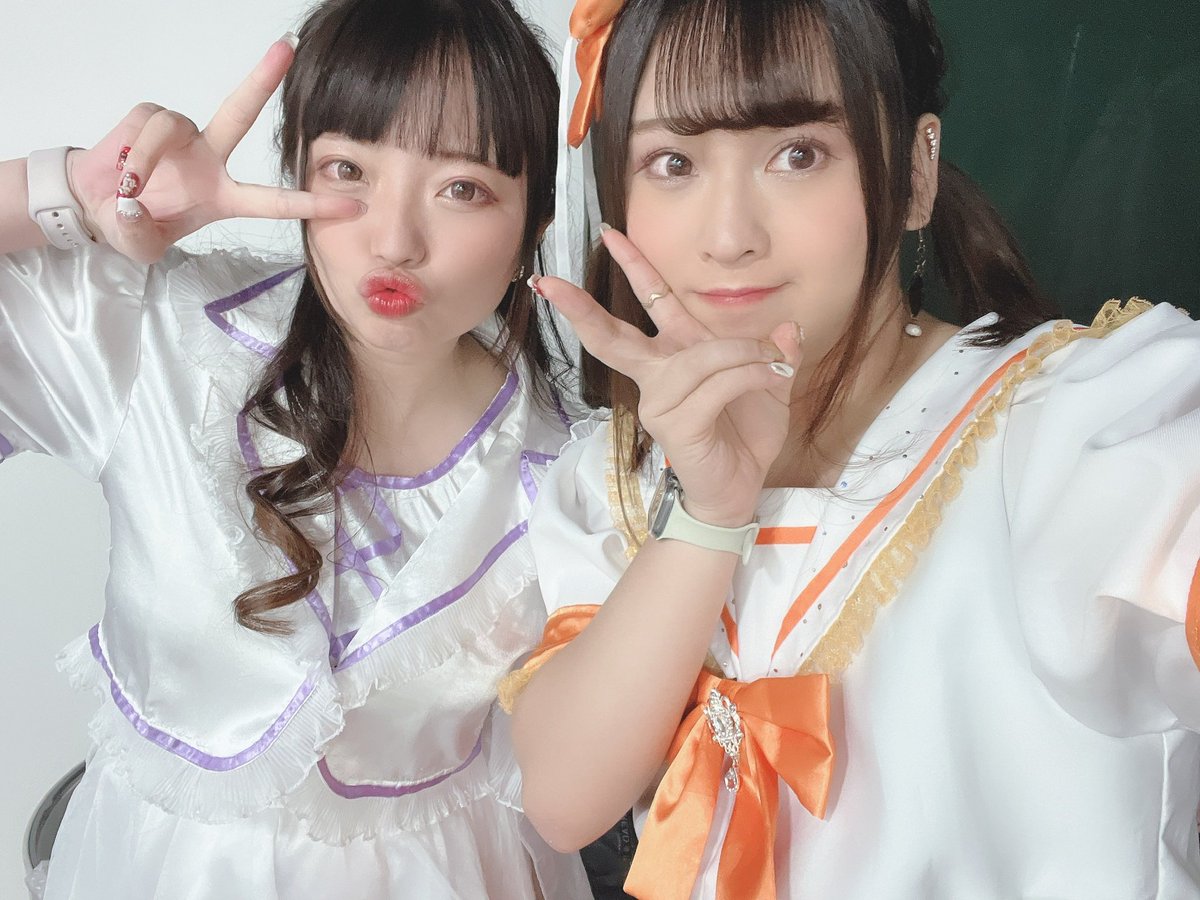 ずっとお友達でいてね💜

最近の2枚と、この端末にあるいちばん古いツーショより(多分別端末にもっと古いのある)