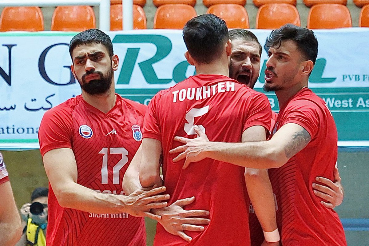 سیرجان تخته‌گاز به سمت قهرمانی! 🏗️🏐

فولاد سیرجان با پیروزی قاطع ۳ بر صفر (۲۵-۱۶، ۲۵-۱۵، ۲۵-۲۳) مقابل استقلال گنبد، جایگاهش را در صدر جدول سیم‌کشی کرد.
سیزدهمین برد برای صدرنشین و تداوم روزهای تلخ برای قعرنشین؛ فاصله شمال و جنوب جدول عمیق‌تر شد. 🔥
#فولاد_سیرجان #لیگ_برتر