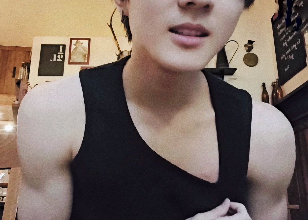 0209coded's tweet photo. being jungwon is the hottest thing a man can do https://t.co/fnfDQS9XN5