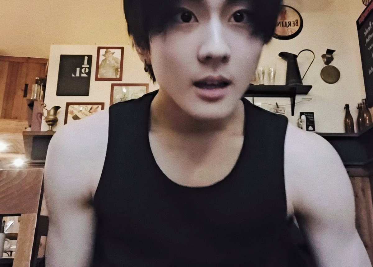 0209coded's tweet photo. being jungwon is the hottest thing a man can do https://t.co/fnfDQS9XN5