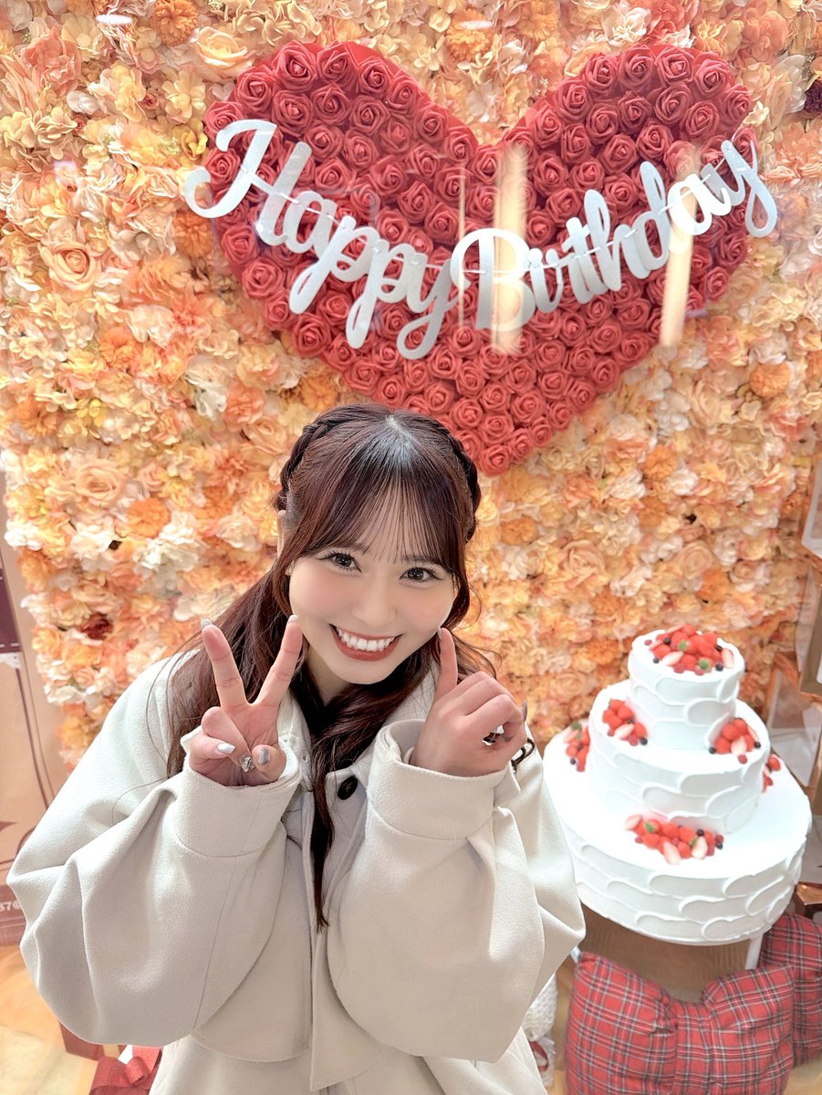 hana_oba's tweet photo. 東京駅にある生誕ポスター...
誕生日のショーウィンドウ😳😳！？

見に行ってきました！！🎂🧡🌼

凄すぎてびっくりですよー🥹🥹😂✨

愛たっぷりなお祝いに
驚き止まらないです🥲🧡🧡

本当にありがとうございます🙇🏻‍♀️💮 https://t.co/ZxwqR0qWAg