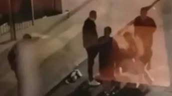 🕊️ LUTO JOVEN PIERDE LA BATALLA TRAS SER GOLPEADO BRUTALME  AFUERA DE  UN ANTRO EN SLP 🕊️
El joven que fue brutalmente golpeado afuera de un antro hace aproximadamente dos semanas perdió la batalla y pierde la vida a consecuencia de un traumatismo craneoencefálico, derivado de la