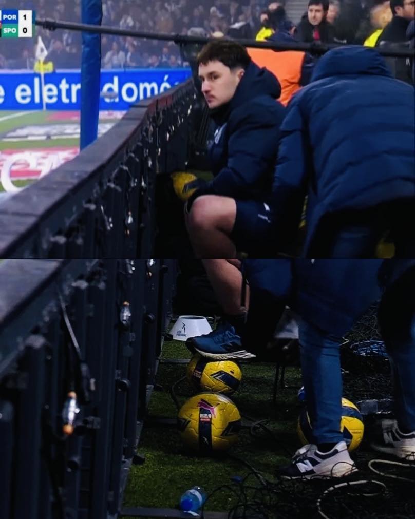 🚨🇵🇹 Meanwhile in Portugal...

FC Porto’s ball boys hid the balls late on during their match against Sporting. 🤯

They also took the Sporting goalkeeper’s towel so he couldn’t dry his gloves. 😳🤣

Portuguese football taking a leaf out of Morocco's book. These two countries are