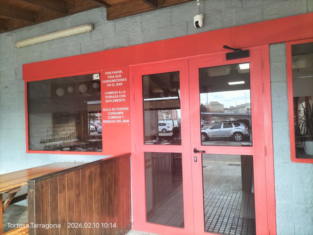 miqu3lm0la's tweet image. Cafeteria del Centre comercial Alcampo a Tortosa 

La retolació exterior de la cafeteria de l'Alcampo de Tortosa és només en castellà. El català apareix únicament a l'interior i de manera parcial. @ES_Alcampo 

#AccióPelCatalà