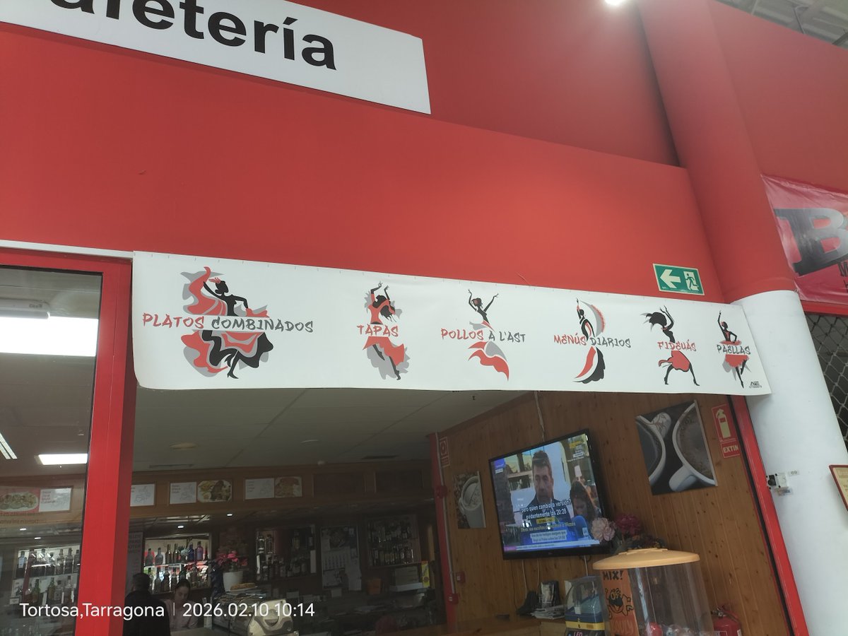 miqu3lm0la's tweet image. Cafeteria del Centre comercial Alcampo a Tortosa 

La retolació exterior de la cafeteria de l'Alcampo de Tortosa és només en castellà. El català apareix únicament a l'interior i de manera parcial. @ES_Alcampo 

#AccióPelCatalà