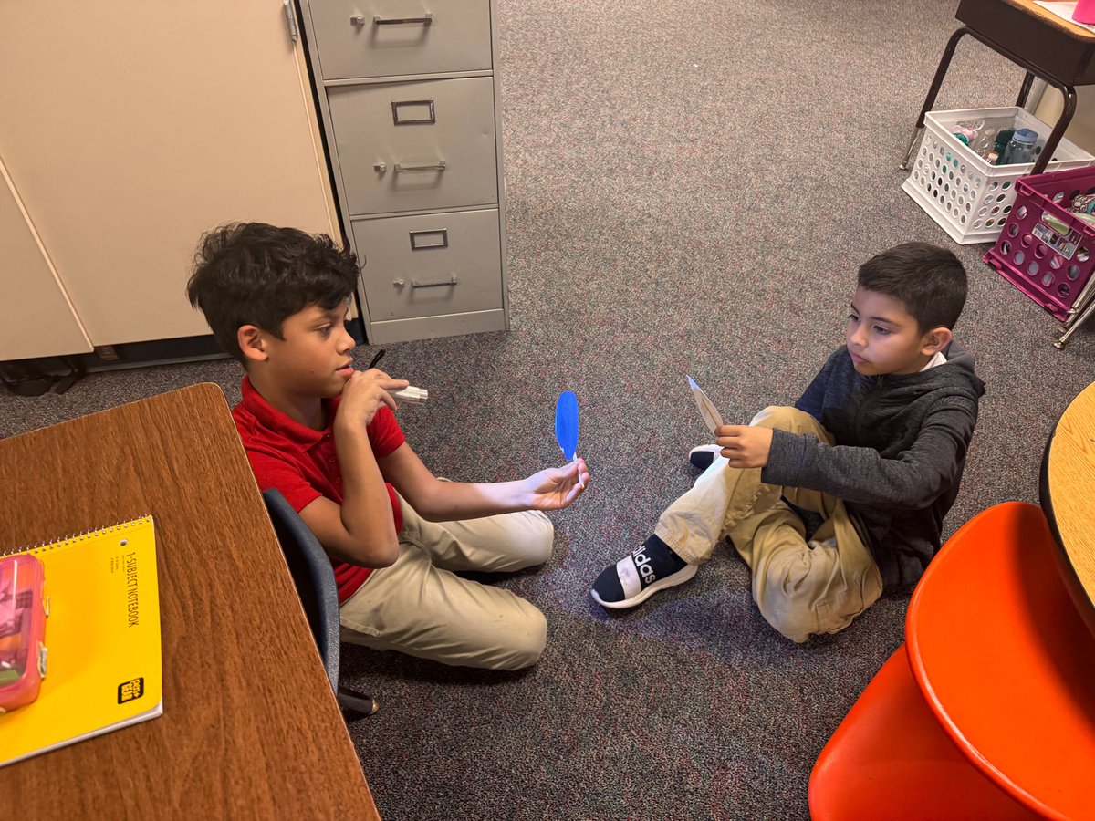 Best_Bulldogs's tweet photo. Big high‑five to Ms. Esparza  2nd  grade class participating in the Sky Lights Investigation at Best! 🎉🔬🧪 #AliefStem #WeAreBest https://t.co/YF61K2POtr