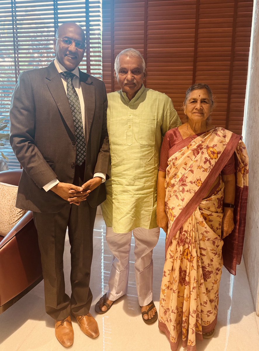 RRPillarisetti's tweet photo. Deeply privileged to meet Dr Prakash Amte and Dr Mandakini Amte — Living Legends — whose lifelong service to tribal and rural communities in the remotest parts of #gadchiroli in #maharashtra exemplifies compassion and transformative leadership.

Presented them copies of Pink Connexion, the innovative breast health magazine by Ushalakshmi  Breast Cancer Foundation. They were impressed by the Foundation’s landmark initiatives.

Truly honoured to spend quality time with them today🙏
